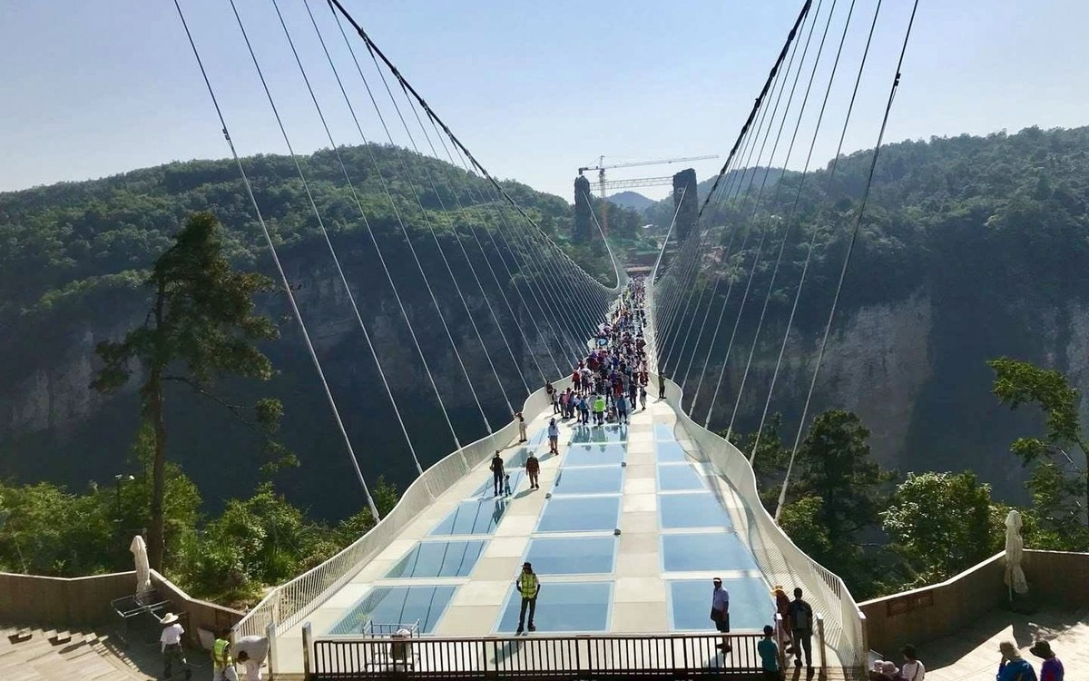雲天渡玻璃橋